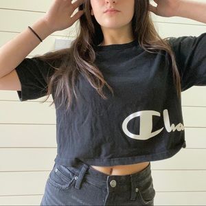 CHAMPION CROPPED BLACK TEE✨✨✨✨✨✨